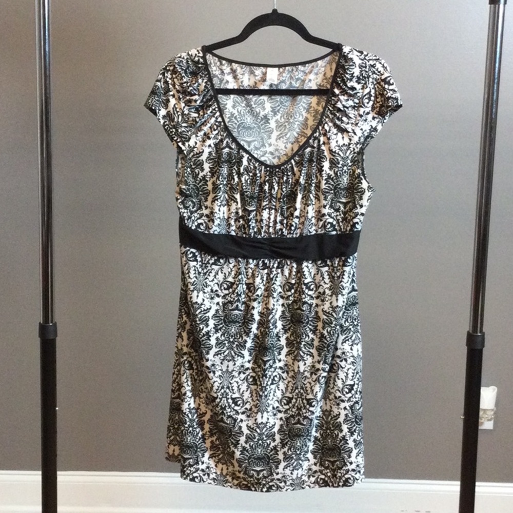 M ND Intimates damask cap sleeve lounge dress